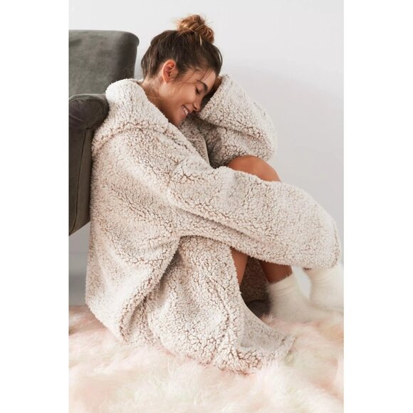 URBAN OUTFITTERS Shaila Oversized Fuzzy Lounge Jacket in Natural, Size L - Picture 4 of 10